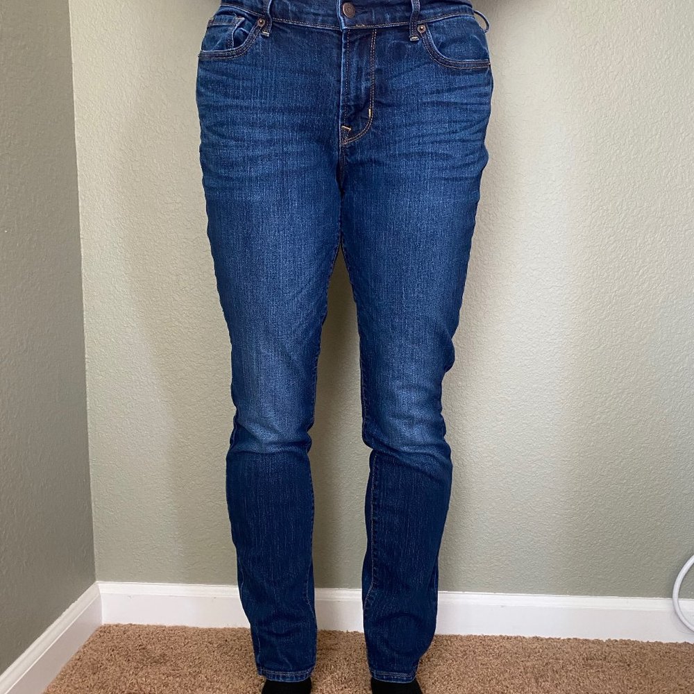Old Navy Mid Rise Curvy size 8 Jeans